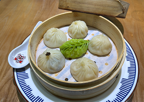 Cesta de bambú con xiao long bao